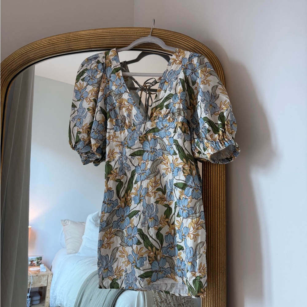 Amalie The Label / Puff Sleeve Floral Dress NWOT Size 4
